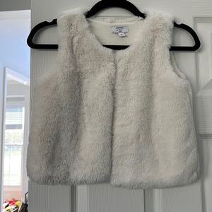 Crown and Ivy faux fur medium white vest